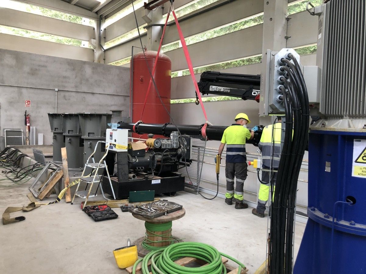 Colocación de catro novas electrobombas na estación de bombeo de Monte Porreiro