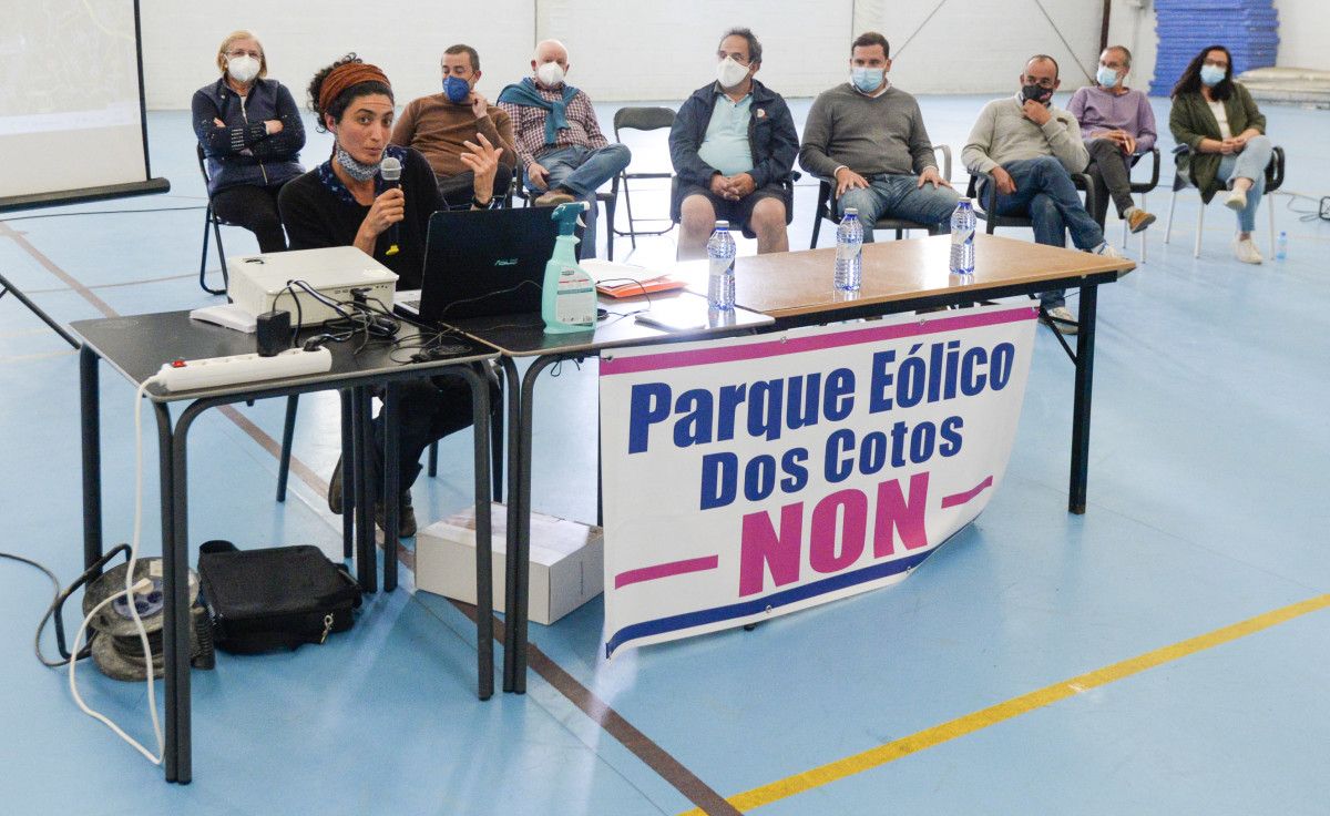 Asamblea vecinal para analizar el parque eólico de Os Cotos