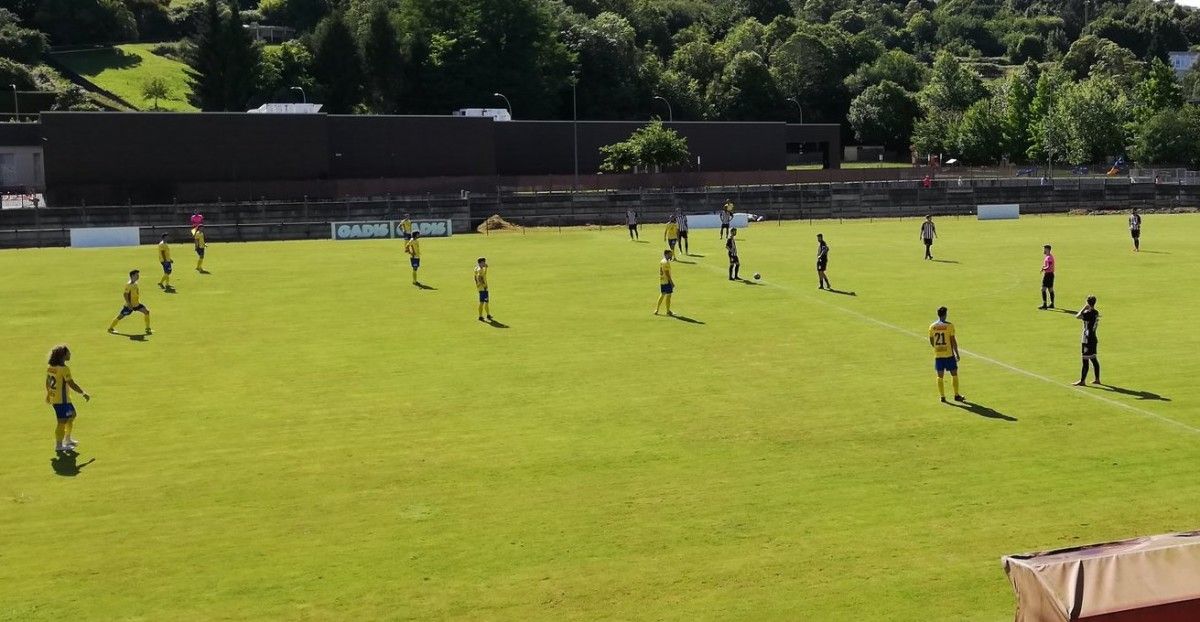 Partido entre Victoria CF y Cambados en Betanzos