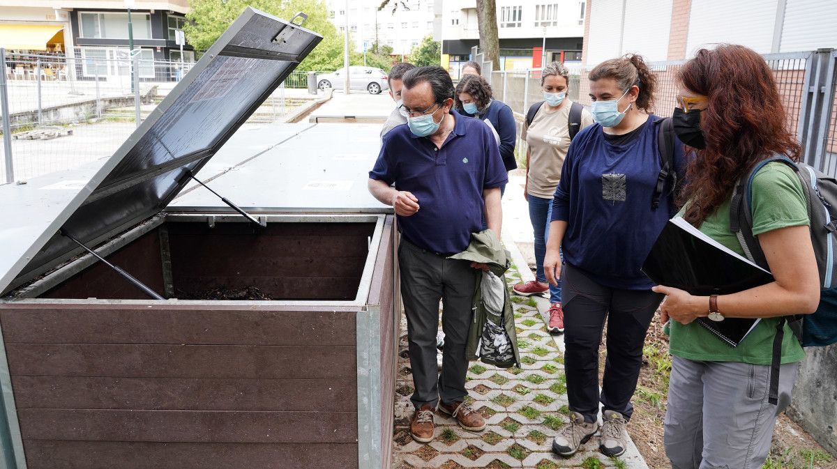 Técnicos de Composta en Red visitan Pontevedra para coñecer o sistema de compostaxe integral do concello