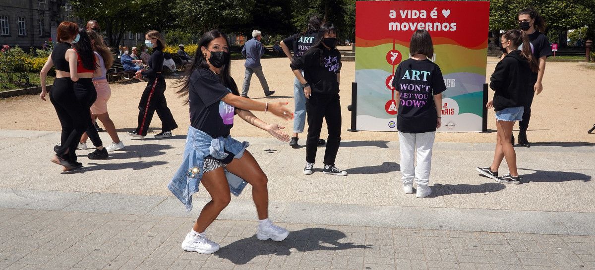 Actuación da escola Getting Jiggy Dance Studio na presentación do programa ‘A Vida é Movernos’ 