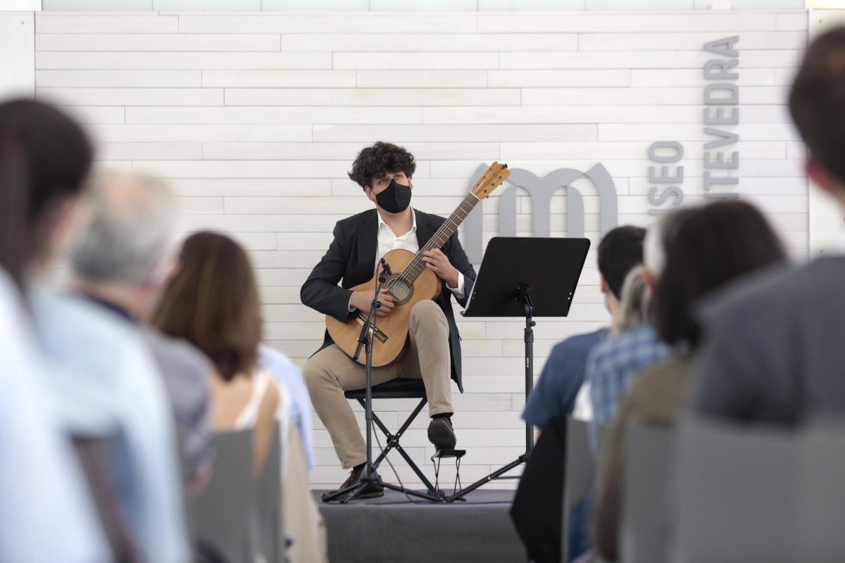 El guitarrista Samuel Diz durante el concierto en el Edificio Castelao