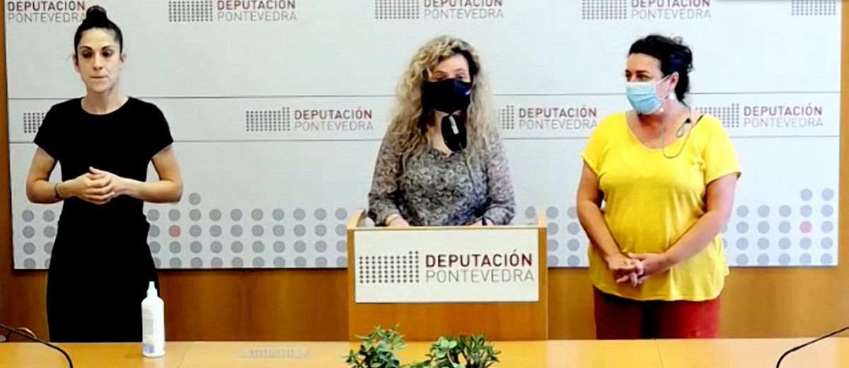 María Jesús Monterde, de XOGA, e a deputada de Lingua, María Ortega, presentan a iniciativa para fomentar a lingua de signos galega