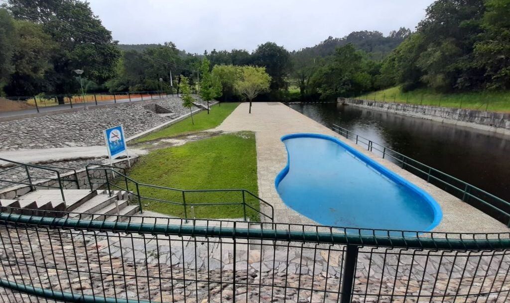 Playa fluvial de Cerdedo