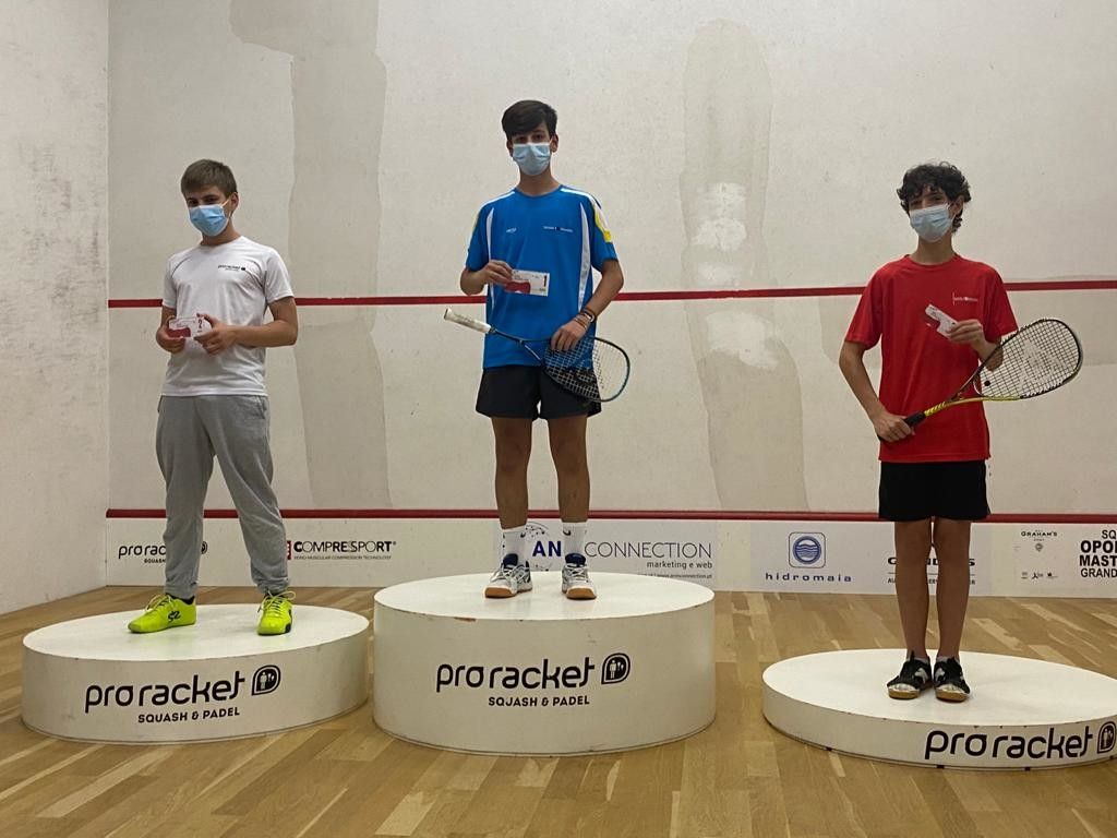 Pablo Caínzos e Iago González, no podio da Copa Ibérica de Squash