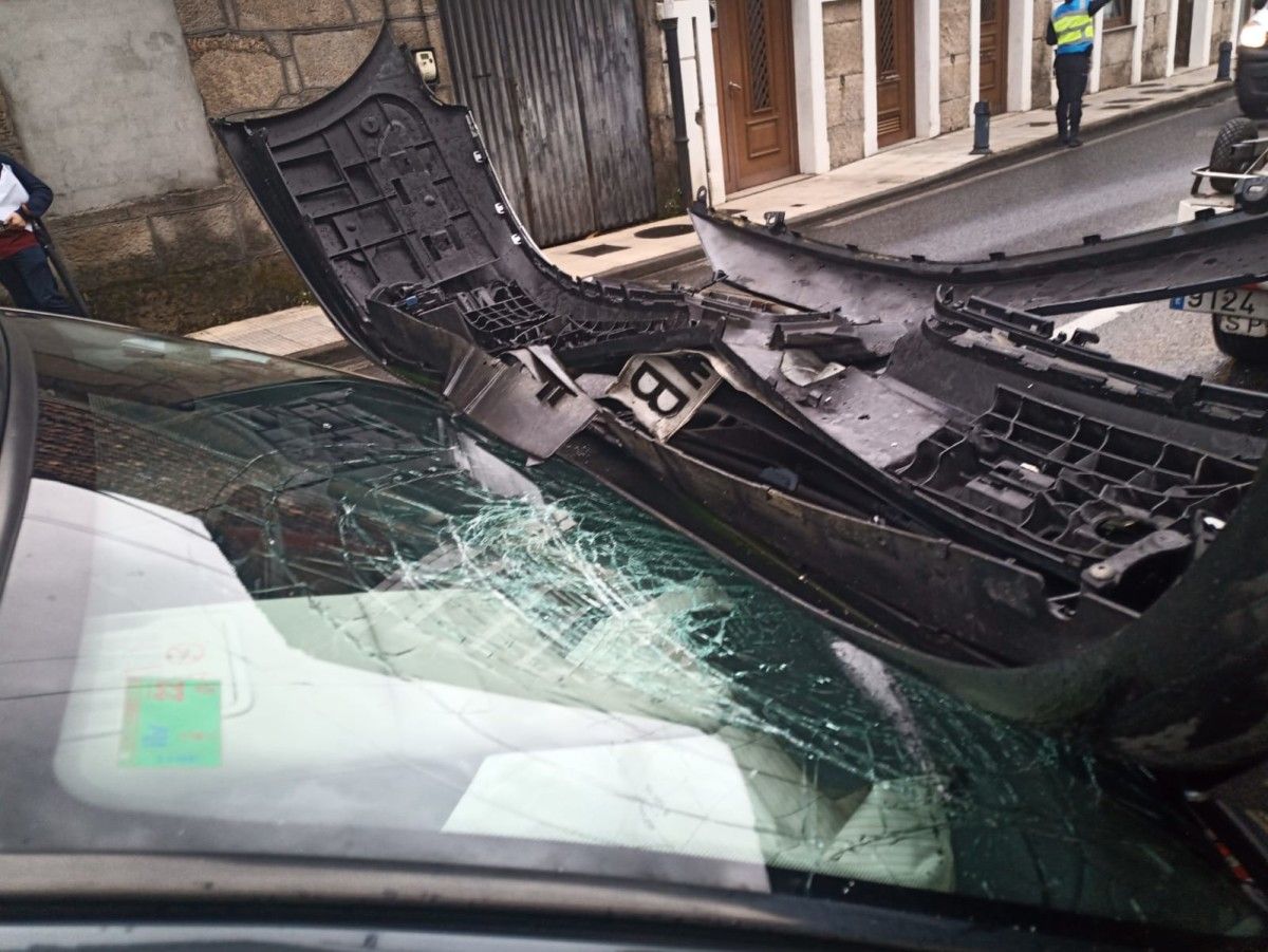 Accidente na PO-308 na avenida da Barca