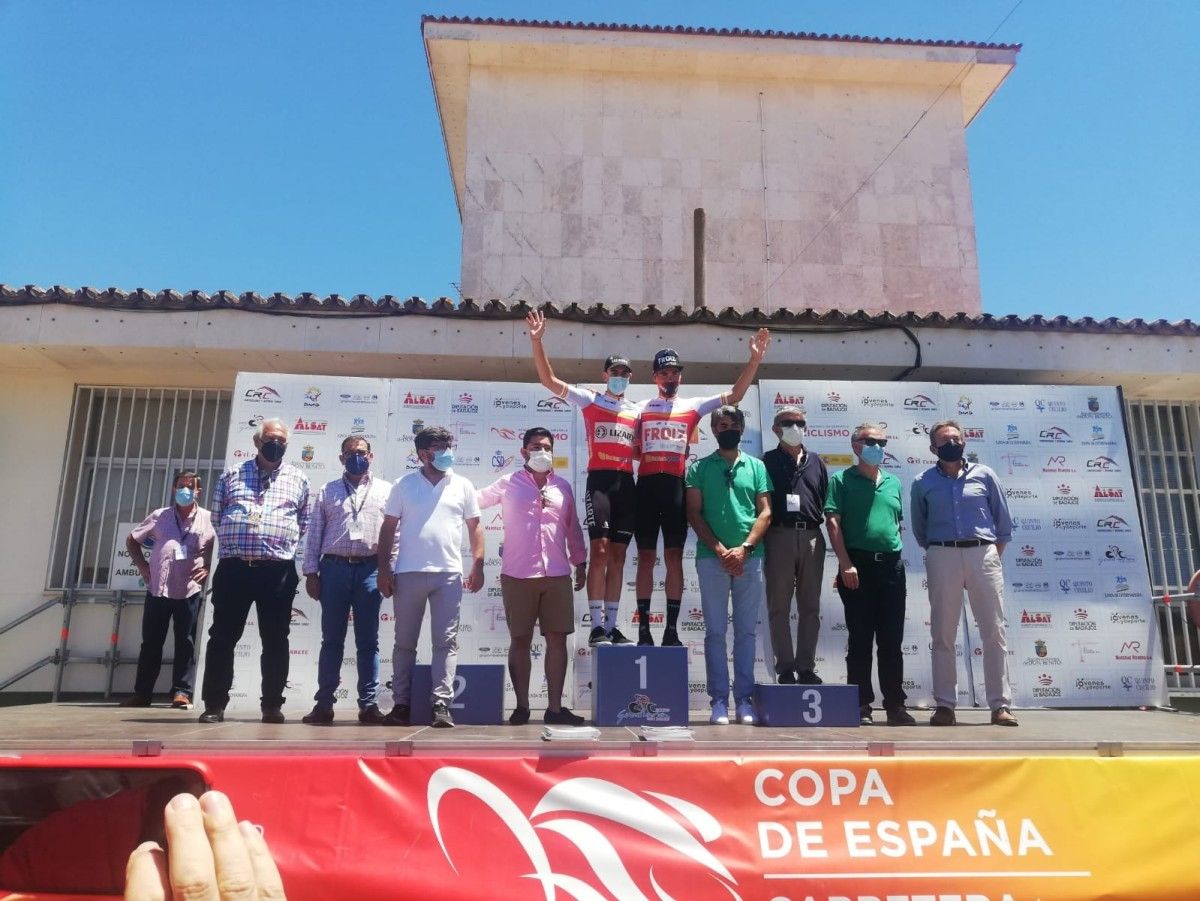 Pau Miquel (Lizarte) y Pablo Alonso (Froiz) en el podio del Circuito Guadiana en Don Benito