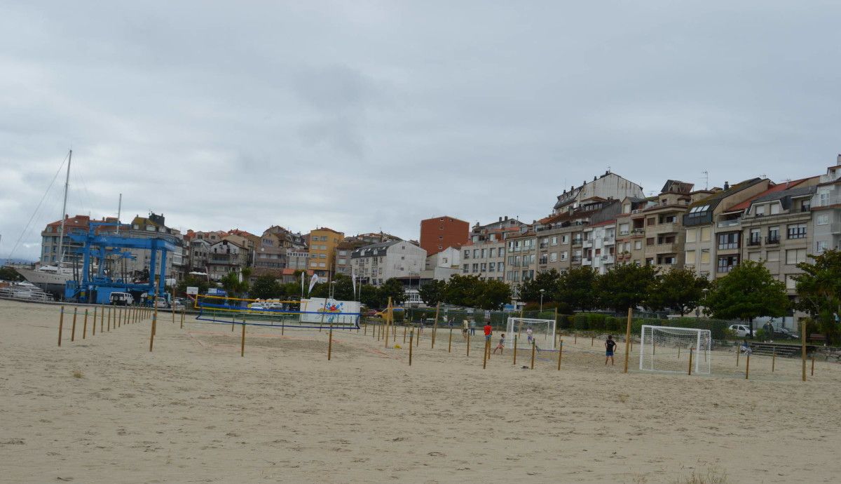 Campos de voley y fútbol en Baltar