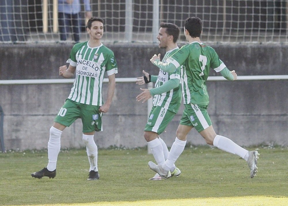Luis Nuño (esquerda), nun partido do Somozas