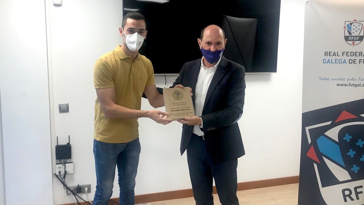 Homenaje en la sede de la RFGF a Alejandro Muñiz tras su ascenso a Primera División