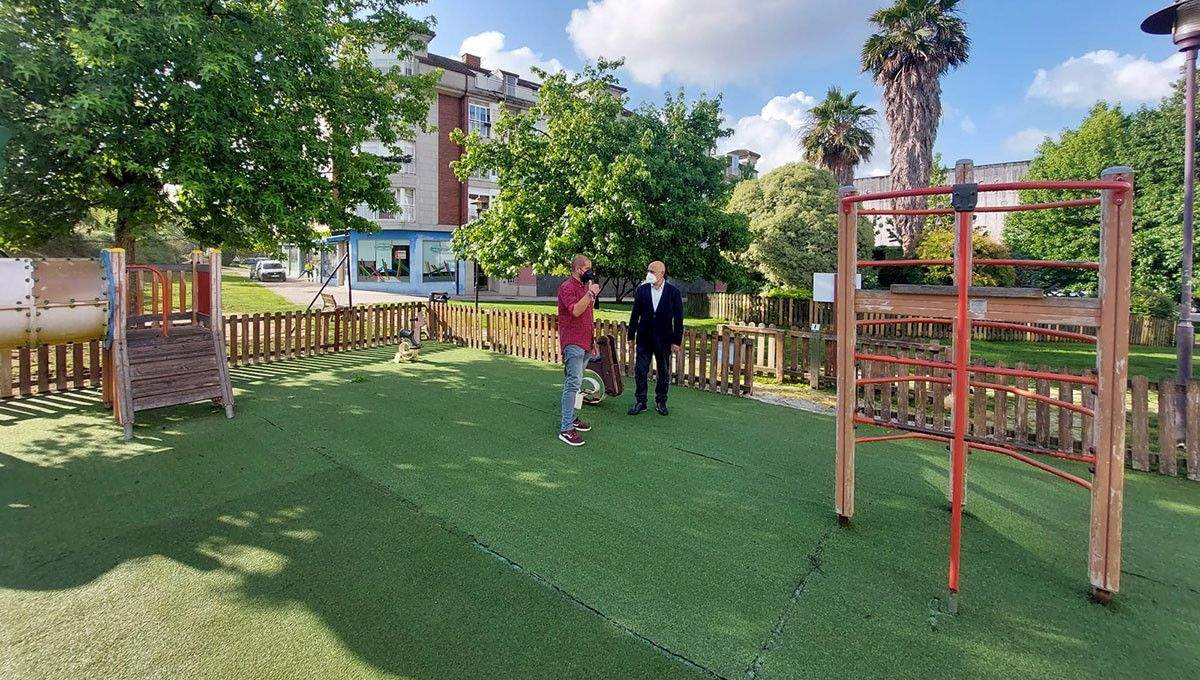 Iván Puentes y Tino Fernández en el parque de Luis Otero