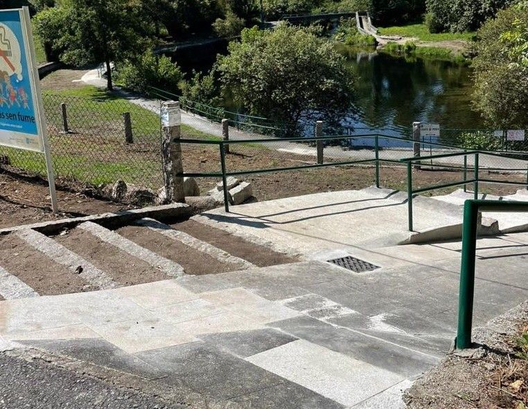 Accesos á praia da Xesteira