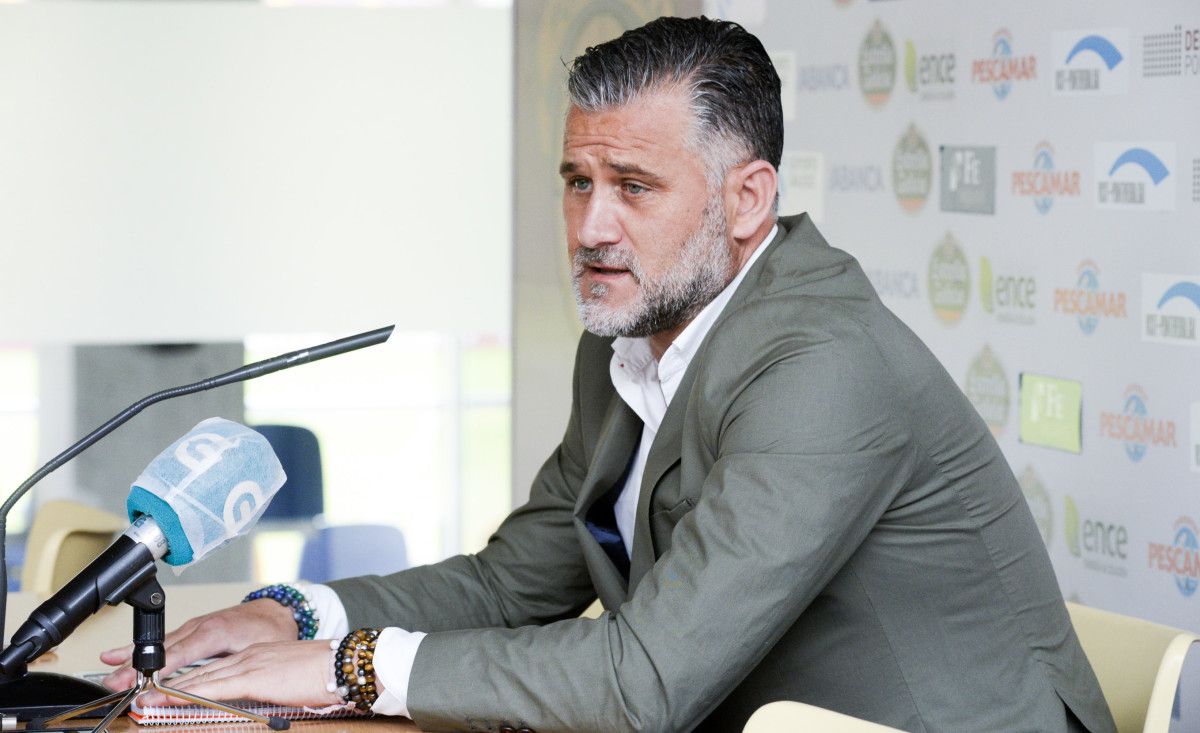 Rueda de prensa de Toni Otero en el Estadio Municipal de Pasarón