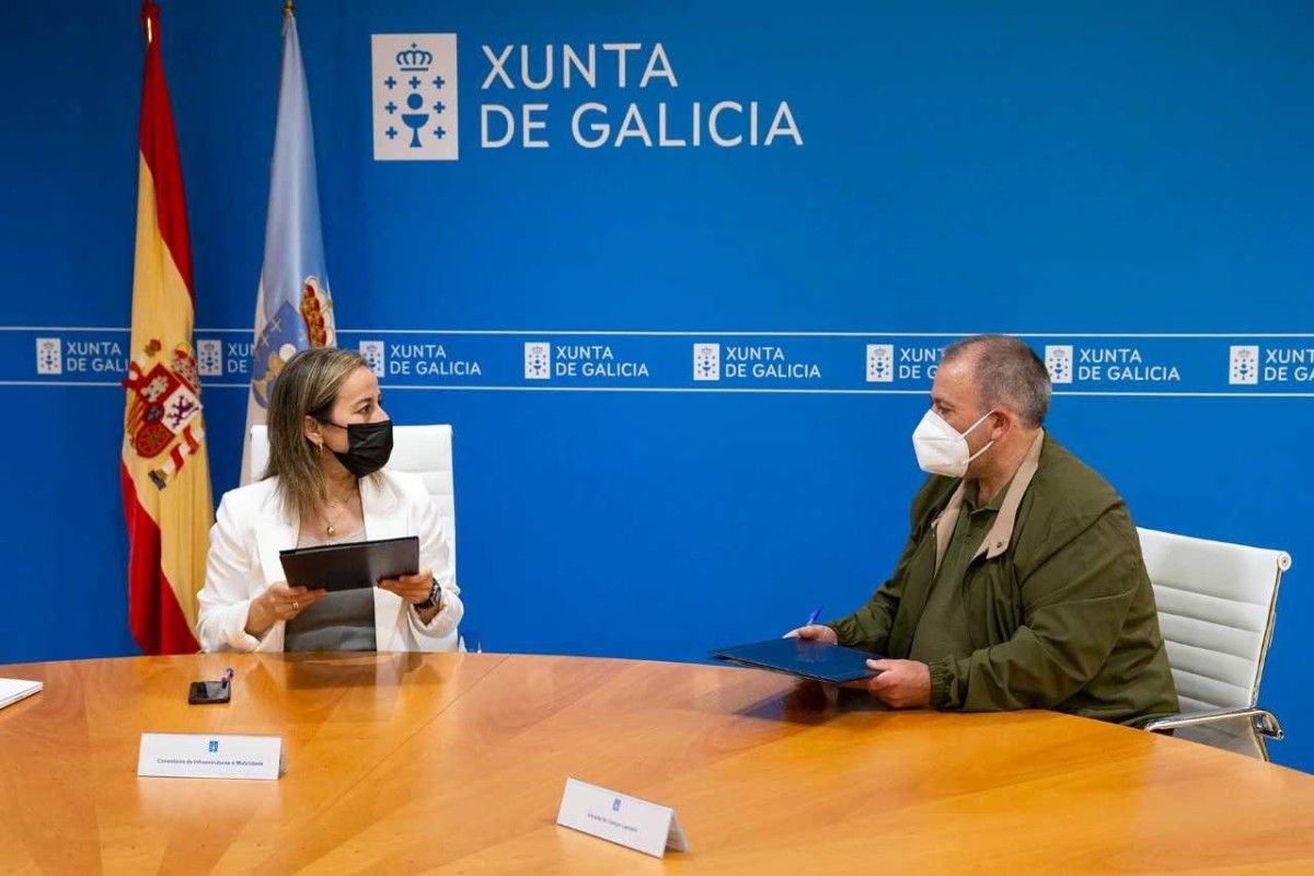 A conselleira de Infraestruturas e Mobilidade, Ethel Vázquez, e o alcalde de Campo Lameiro, Carlos Costa