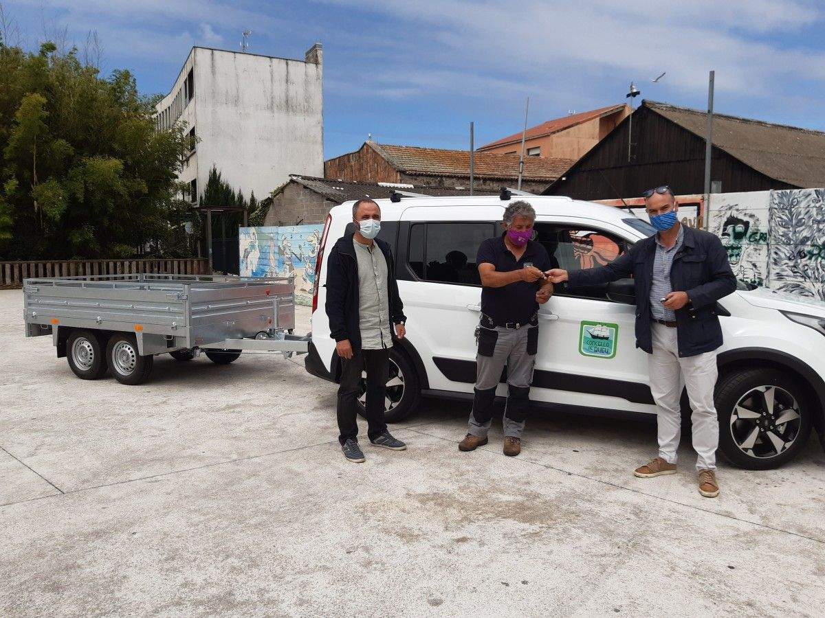 Nueva furgoneta de la brigada de obras y servicios de Bueu