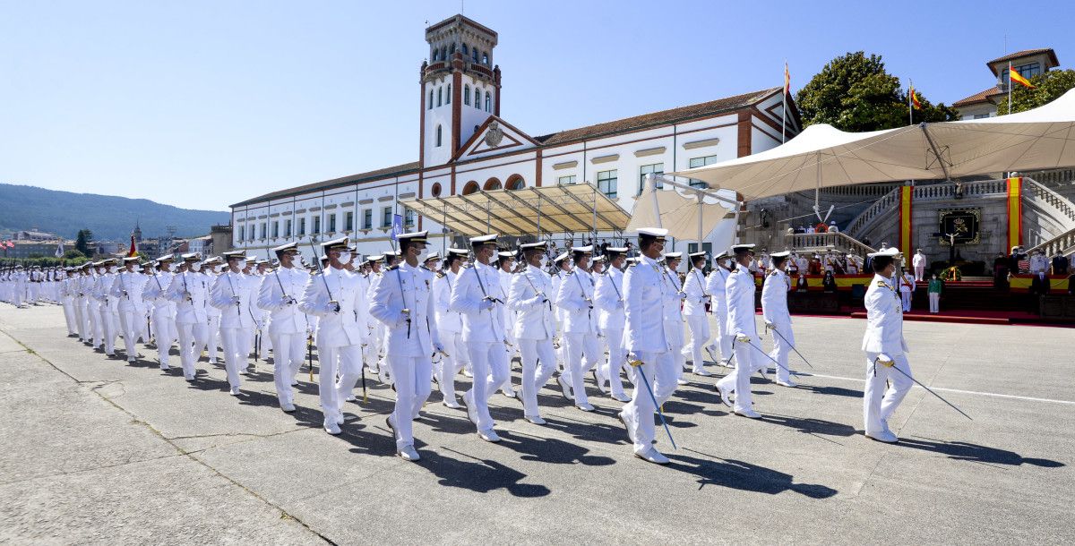 Entrega de reais despachos na Escola Naval de Marín 2021