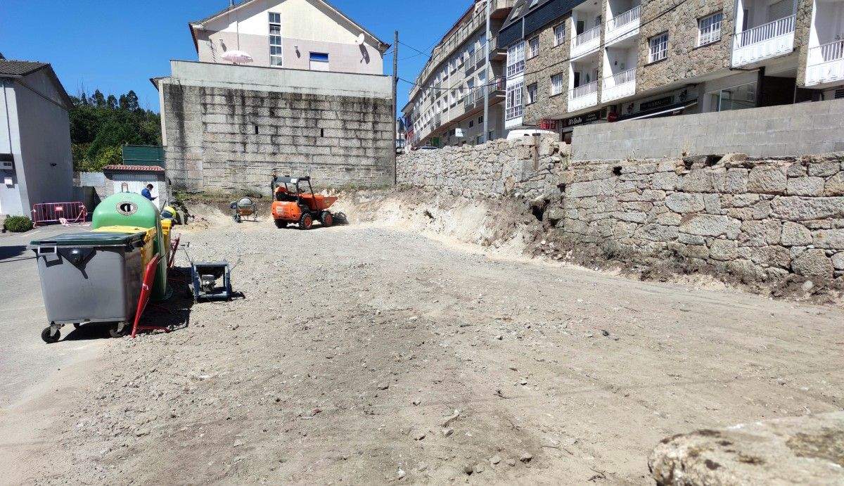 Zona de aparcamento público gratuíto habilitada no centro de Ponte Caldelas