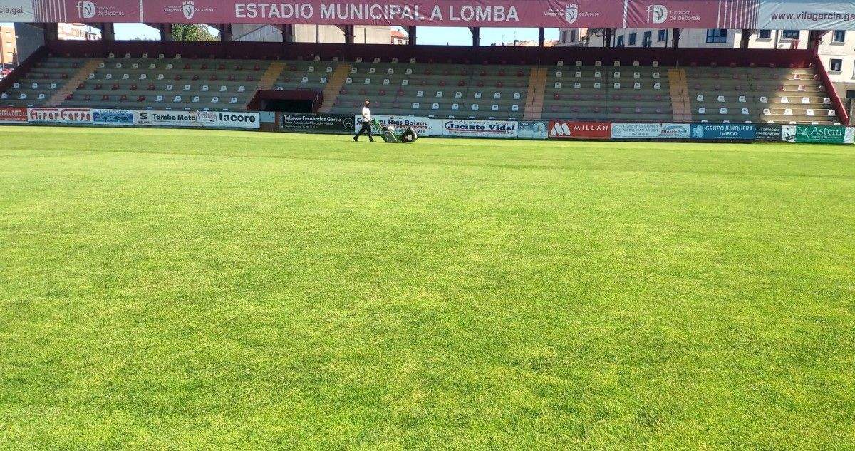 Traballos de mantemento no estadio da Lomba