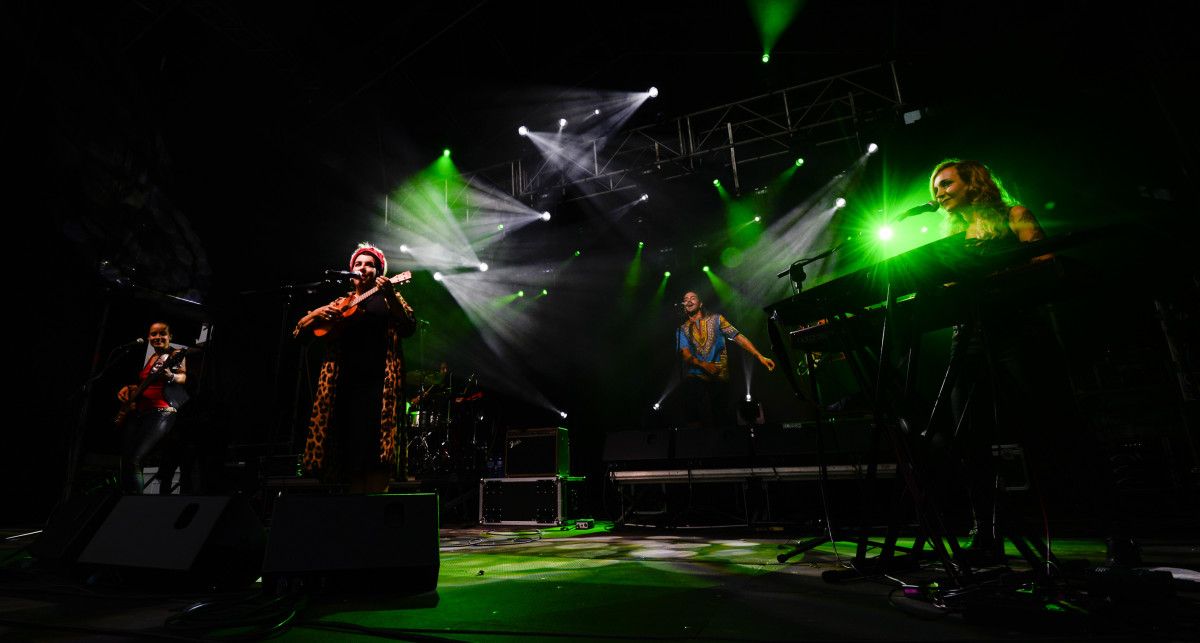Concerto de Amparanoia na Praza da Ferrería