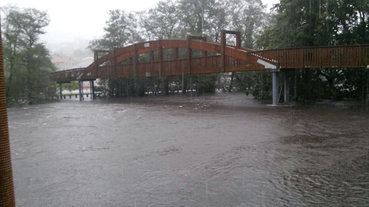 Crecida del río Verdugo a su paso por Ponte Caldelas