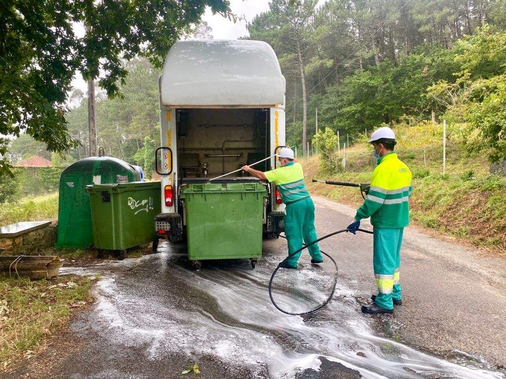 Limpieza de contenedores en Calda de Reis