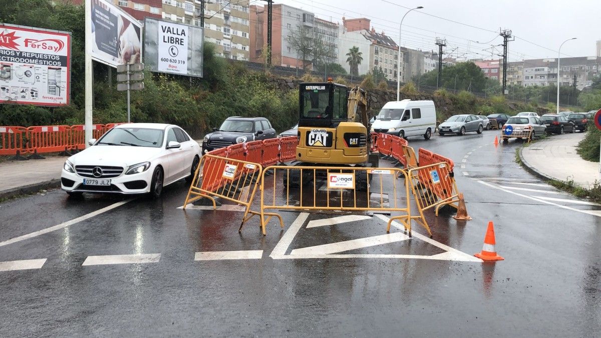 Corte de tráfico por obras en la calle José Malvar por riesgo de hundimiento en la calzada
