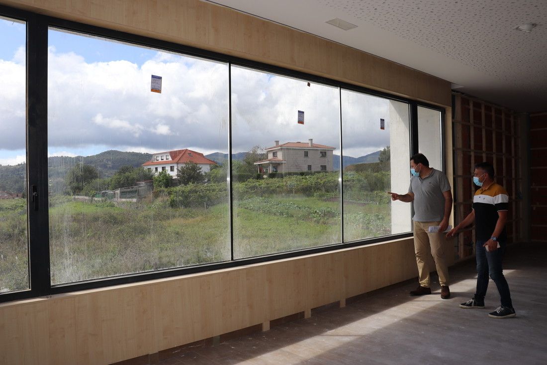 Visita del alcalde de Cerdedo-Cotobade y el concejal Pepe Pichel a las obras del Centro Sociocultural de Tenorio