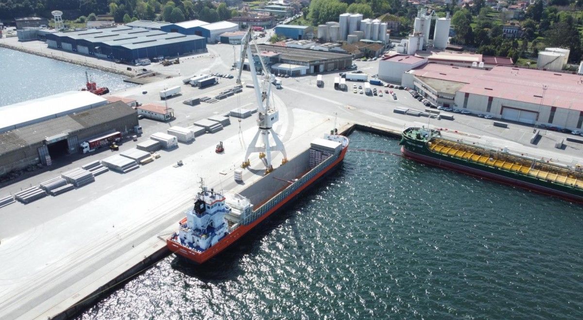 Muelle comercial del puerto de Vilagarcía