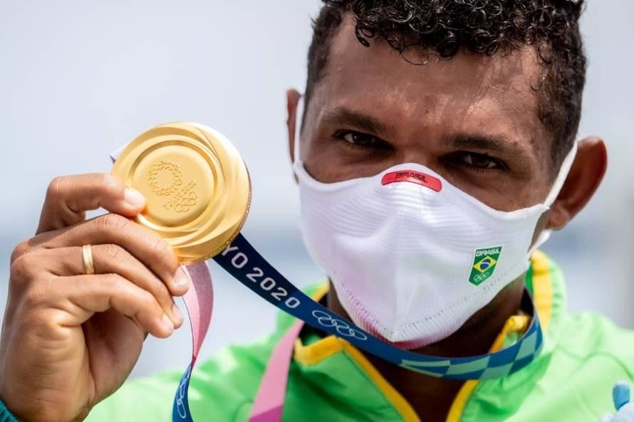 Isaquías Queiroz dedica la medalla de oro a Suso Morlán Isaquías Queiroz dedica la medalla de oro a Suso Morlán