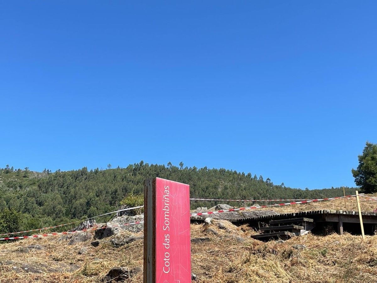Traballos de roza na Área Arqueolóxica de Tourón Traballos de roza na Área Arqueolóxica de Tourón