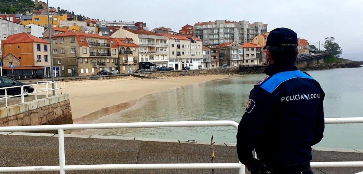 La Policía Local de Poio vigila las playas para evitar botellones