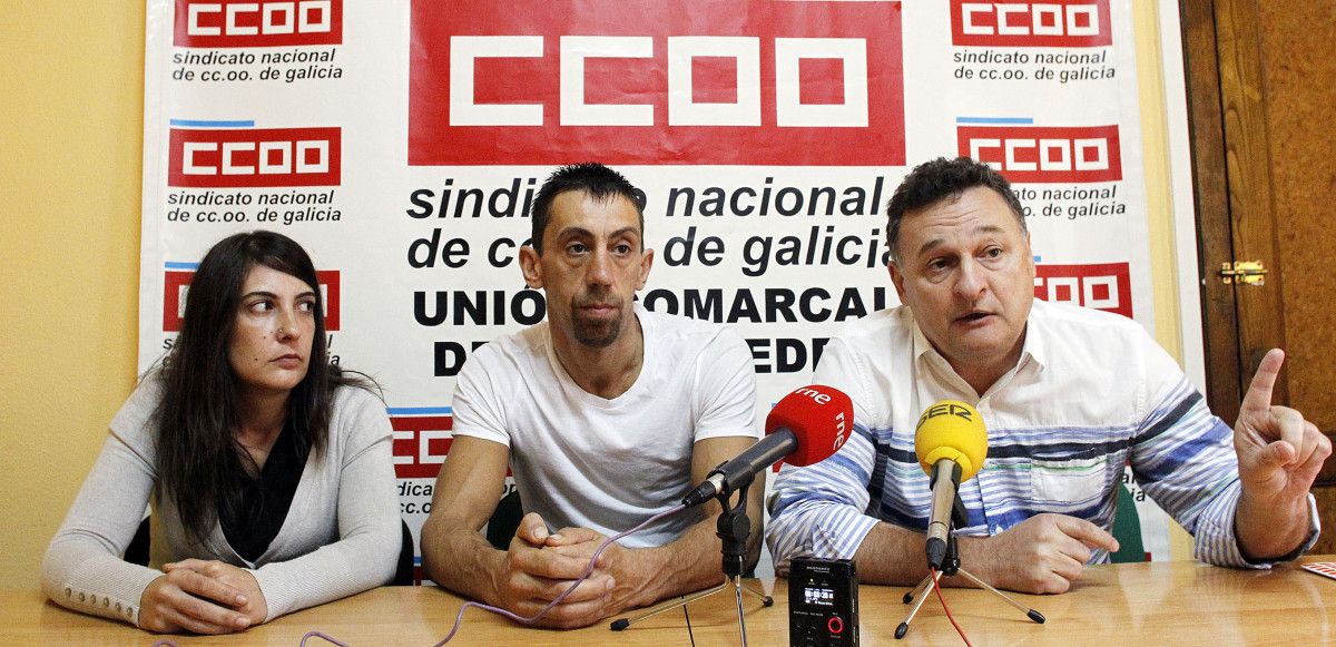 Lara Gestido, Marcos Cerviño y José Luis García Pedrosa denuncian la situación laboral de los trabajadores de Moldes tras la compra por Froiz