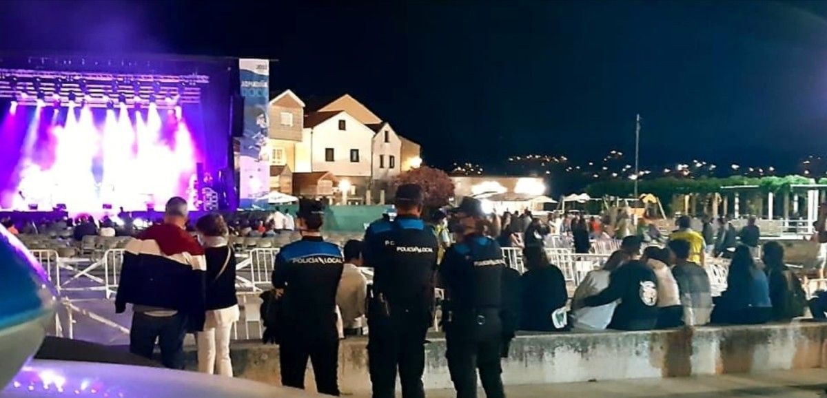 Policía Local de Poio vixía durante a celebración dun concerto