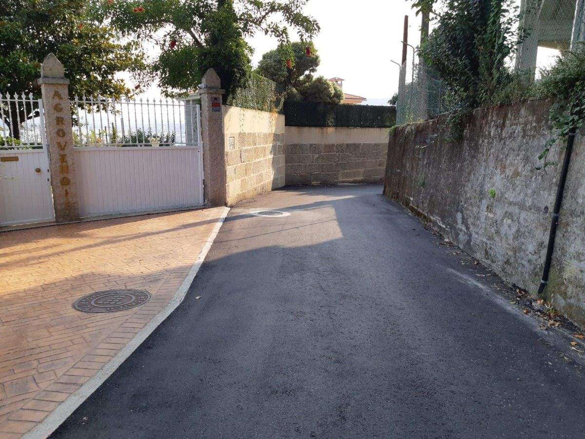 Pavimentación do camiño rural de Agrovello, na parroquia de Mogor