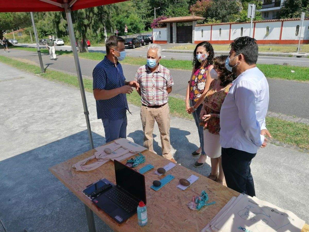 Carpa informativa del proyecto Depomar instalada en Poio