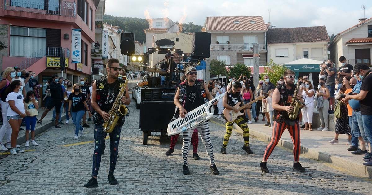 Pasarrúas en Combarro