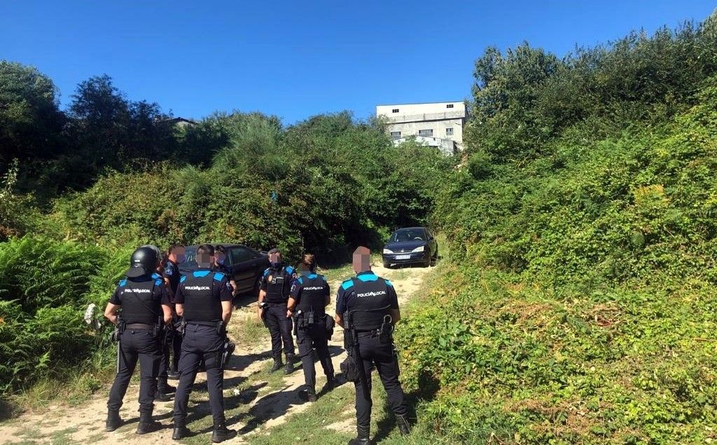 Axentes da Policía Local de Poio na contorna do Vao de Arriba