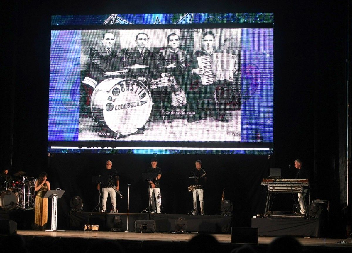 Espectáculo de clown e actuación da orquestra La Ocaband