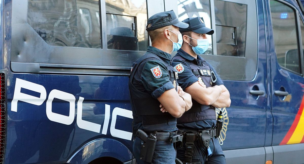 Axentes da Policía Nacional