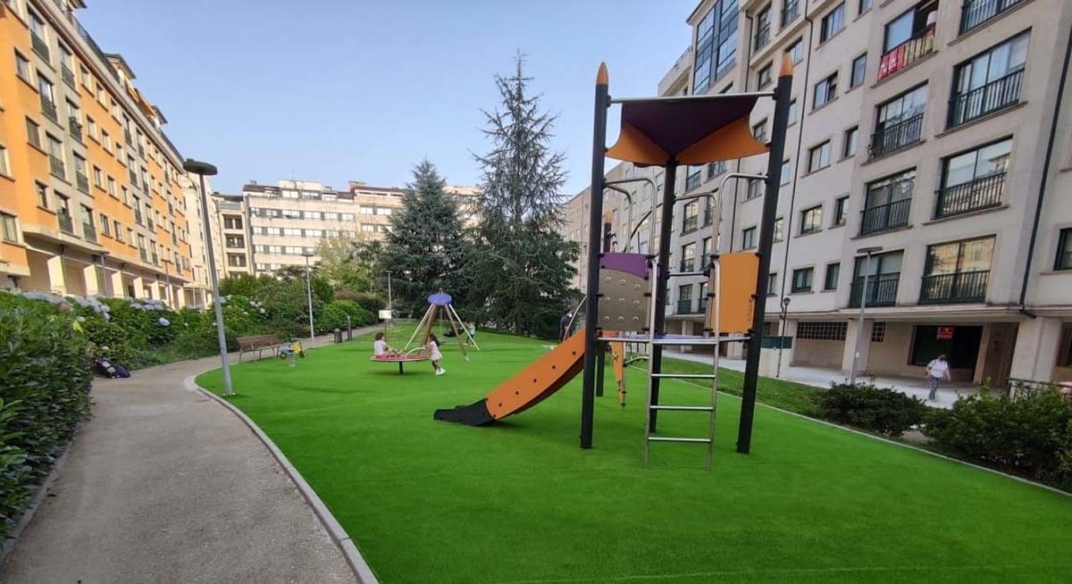 Parque infantil en Ricardo Portela