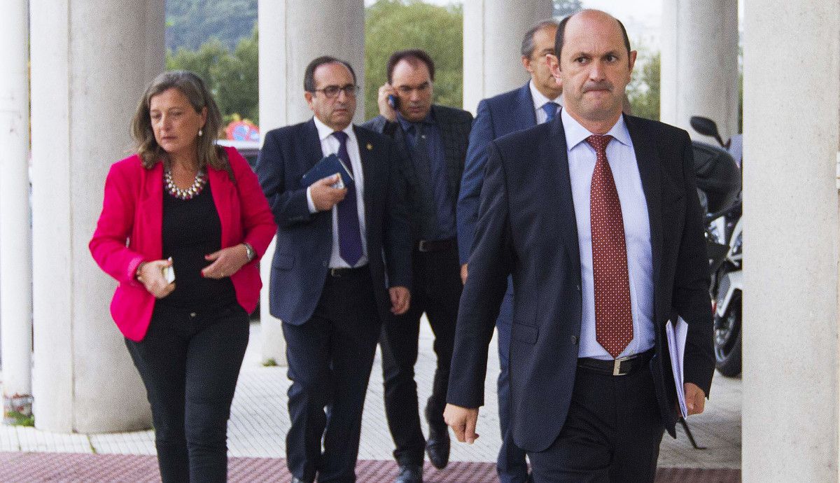 Rafael Louzán á súa entrada aos xulgados da Parda para declarar sobre o sobrecoste de Pasarón