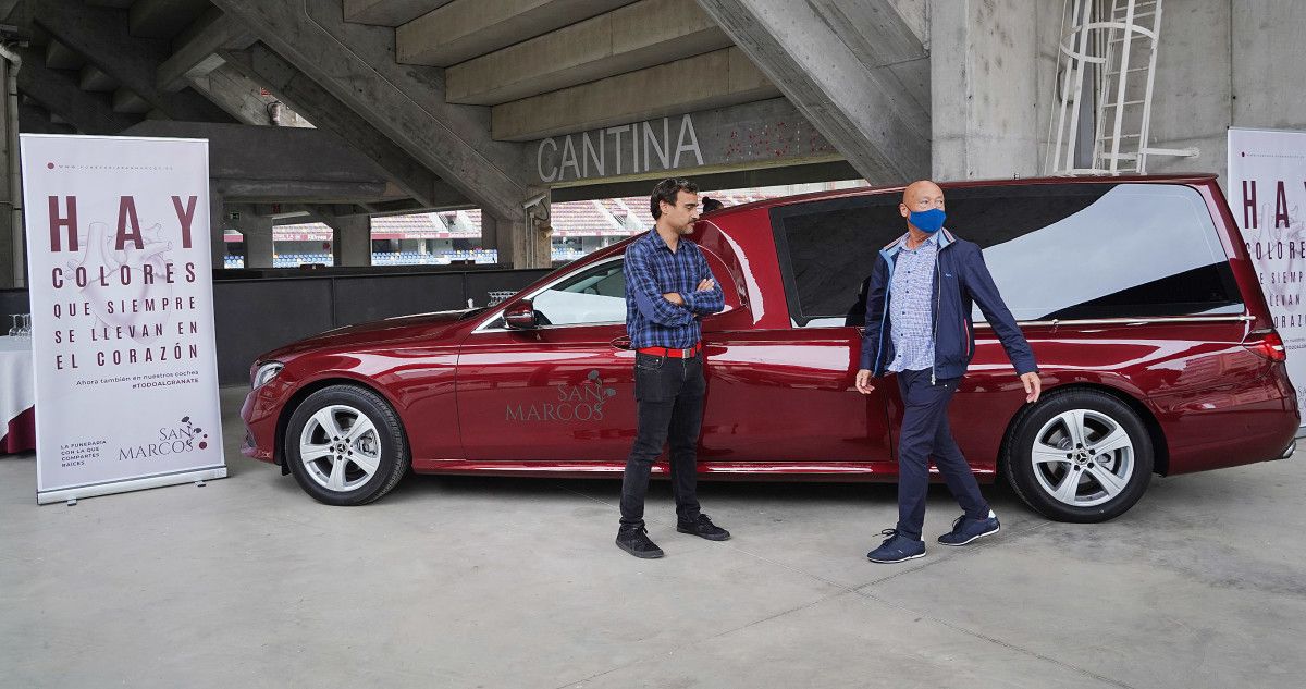 Funeraria San Marcos presenta o seu coche fúnebre para granates