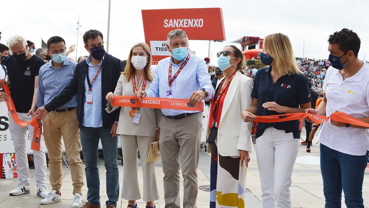 Saída de La Vuelta en Sanxenxo