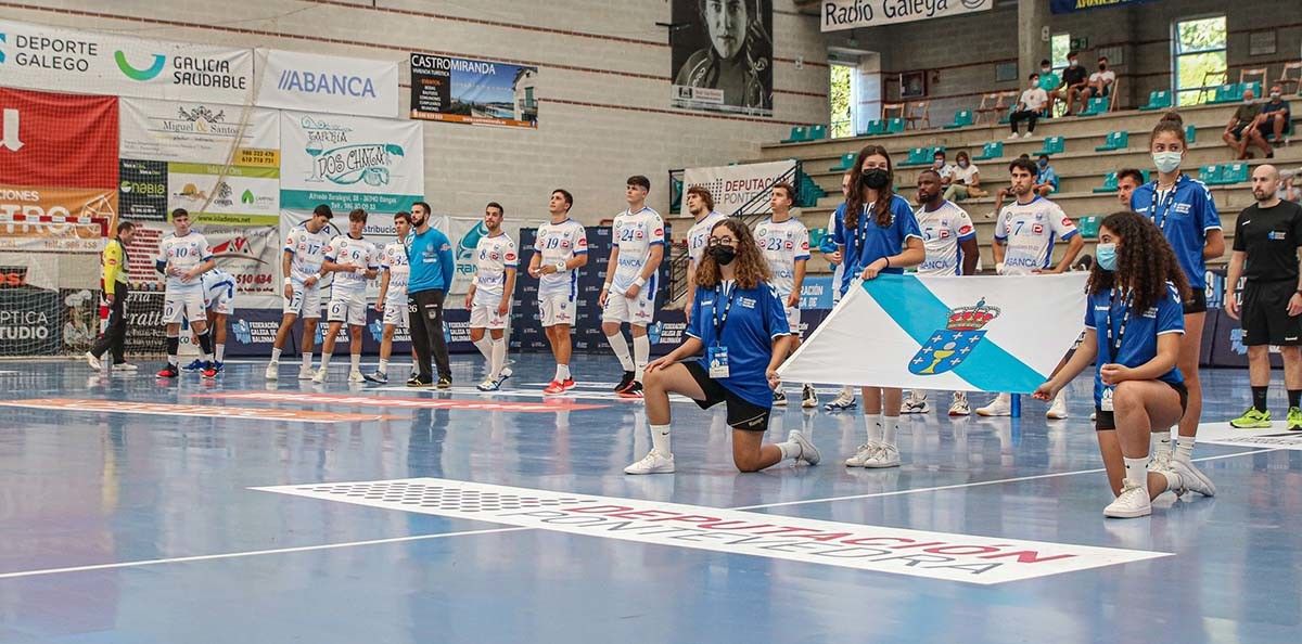 Partido entre el Cisne y el Novás en la Supercopa Galicia