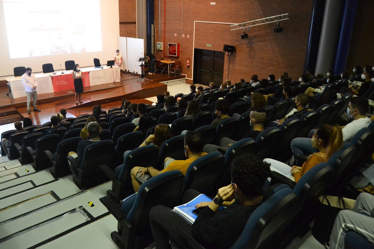 O equipo decanal de CCSS e da Comunicación recibiu ao novo alumnado de Publicidade e RRPP e Comunicación Audiovisual