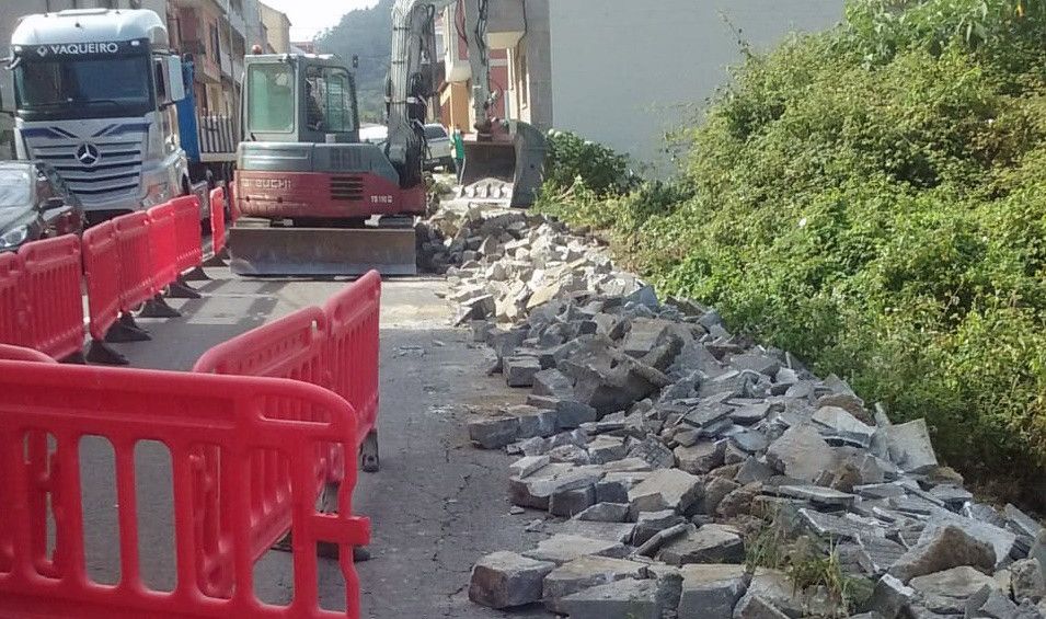 Obras nas beirarrúas da PO-551