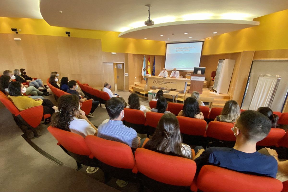 Presentación dos 28 médicos que completarán os seus estudos no CHUP