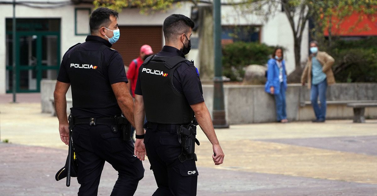Axentes da Policía Nacional