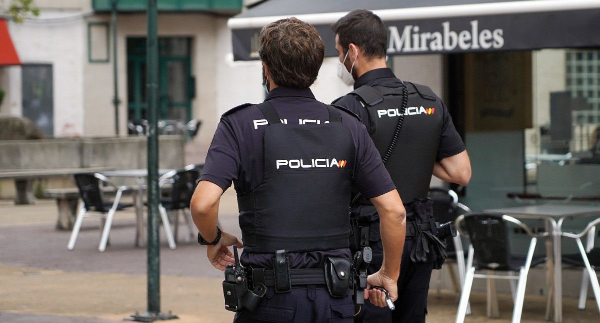 Axentes da Policía Nacional