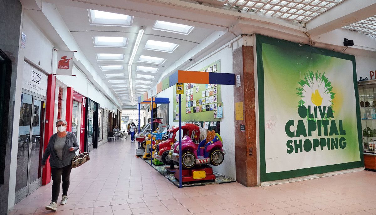 Comercios de las Galerías de la Oliva afectados por la demolición de dos edificios